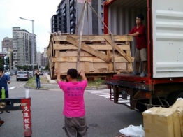 518媒合案件-2噸重原木桌:2噸重原木桌搬運實況-荃心專業新竹搬家